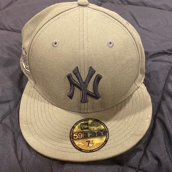 Camo NY fitted cap - Picture 1 of 3